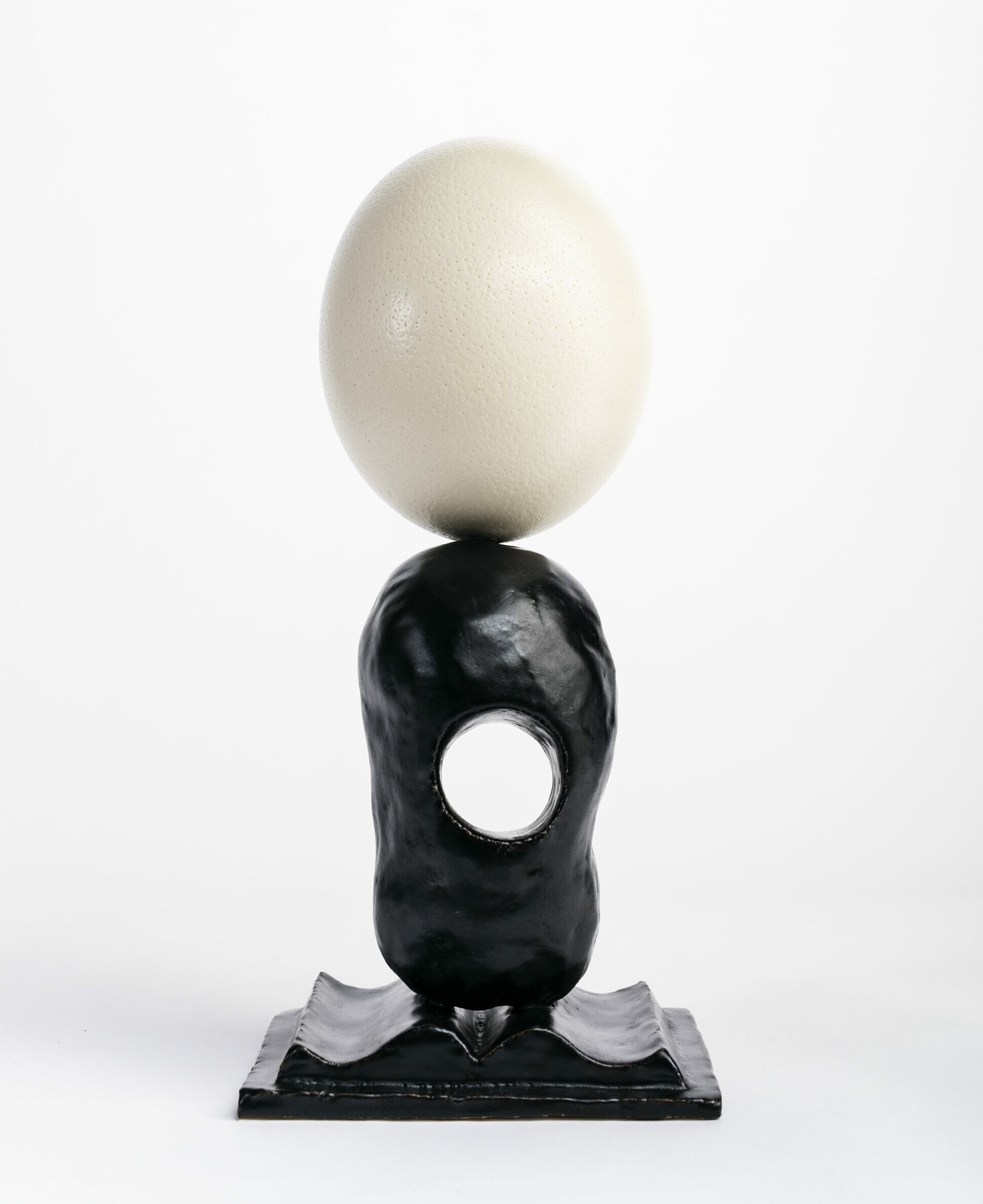 'Seid ihr mit? (III)'
2021
Keramik, Straußenei
ceramics, ostrich egg
0,16 x 0,14 x 0,34 m.